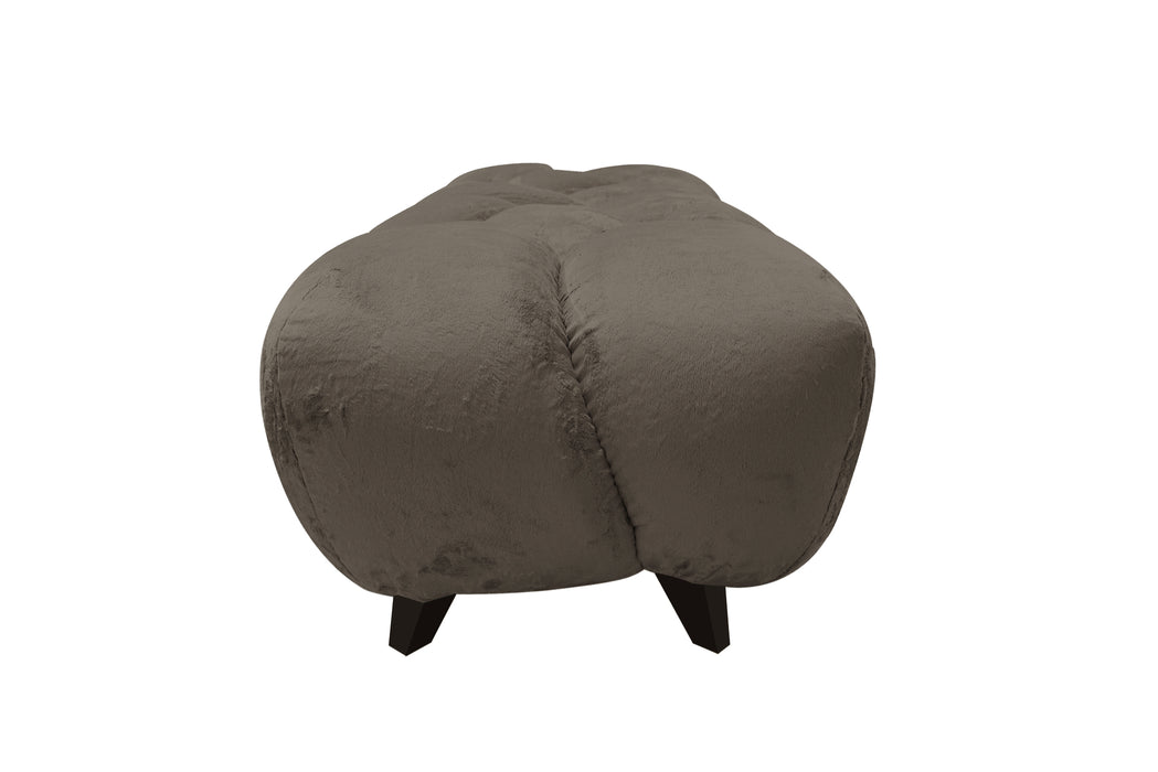 Taupekleurige PTMD Nubibus bank van zacht polyester met een modern, gestoffeerd design op donkere poten.