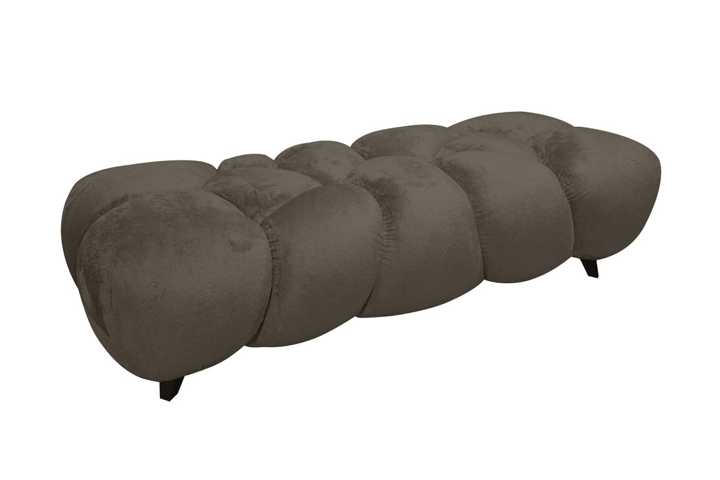 PTMD Nubibus 3-zitsbank in taupekleurig polyester met een zachte, gewatteerde structuur en zwarte poten.