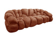 PTMD Nubibus 3-zitsbank in rood polyester met een opvallend gewatteerd en volumineus design.