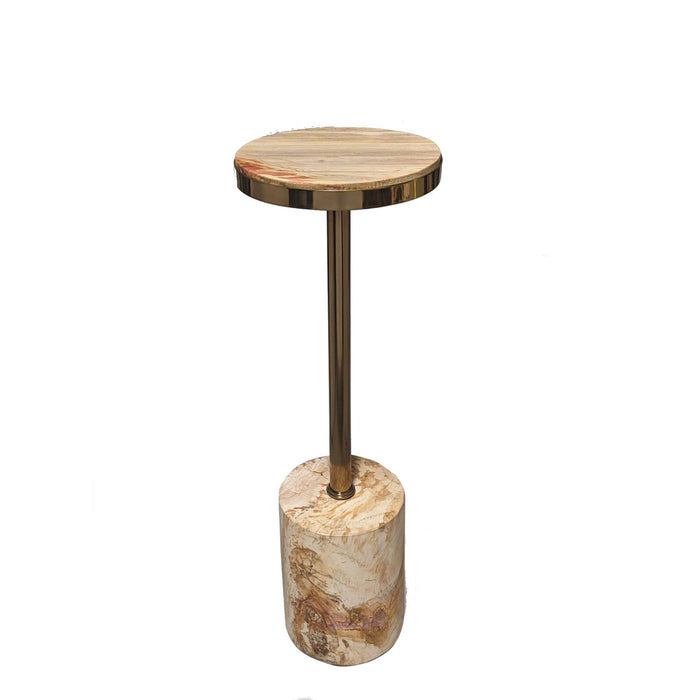 PTMD Mody bijzettafel van beige versteend hout met een slank metalen frame en rond tafelblad.