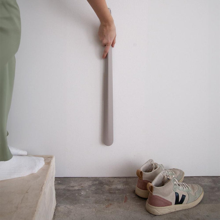 DON Schoenlepel - Silky Taupe Spinder Design-Schoenenrekken-Spinder