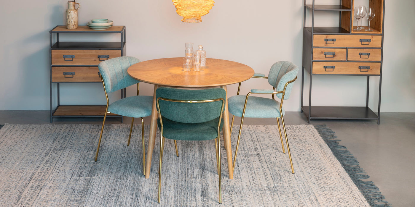 Eetkamer tafel met groene eetkamer stoelen met gouden poten