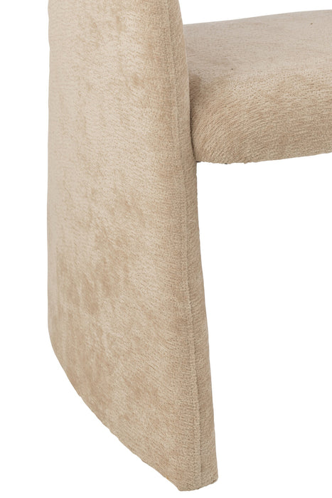 Beige eetkamerstoel van zacht textiel met een modern, gestoffeerd design van 66x65x86 cm.