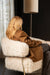 PTMD fauteuil Base in crème polyester met zachte textuur en slank metalen onderstel in een modern interieur.