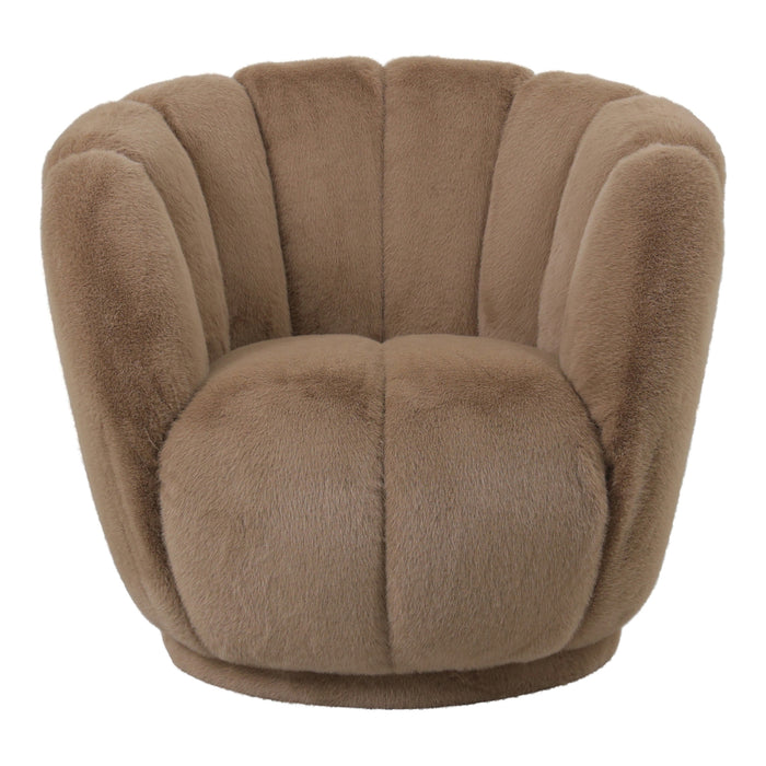 PTMD Furia fauteuil in mocca polyester met een zachte, bontachtige textuur en een gestroomlijnd, modern design.
