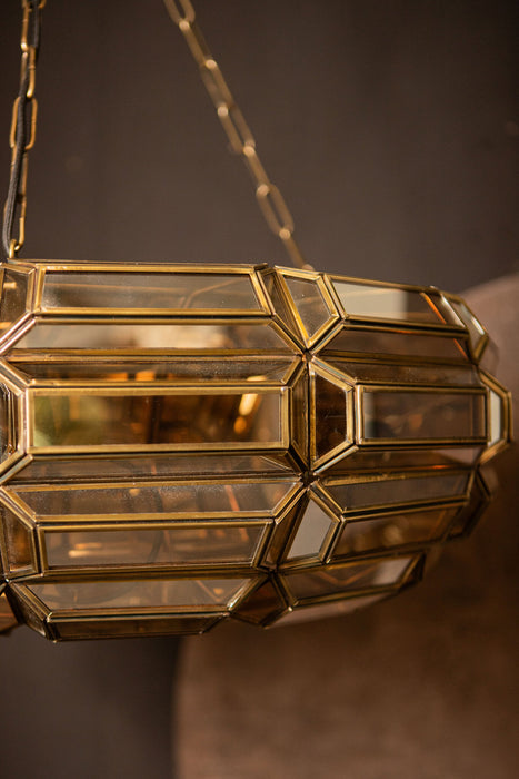 PTMD hanglamp Tijdloze in goudkleurig messing met glazen panelen, 70x70x21 cm.