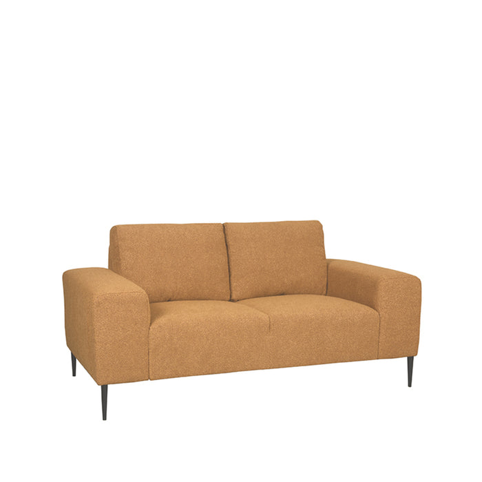 LABEL51 Ferraro 2-zitsbank in okerkleurige bouclé stof met een moderne uitstraling en slanke zwarte poten.