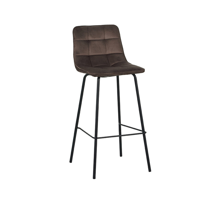 LABEL51 Bistro barkruk in taupe fluweel met doorgestikt patroon en slank zwart metalen onderstel.
