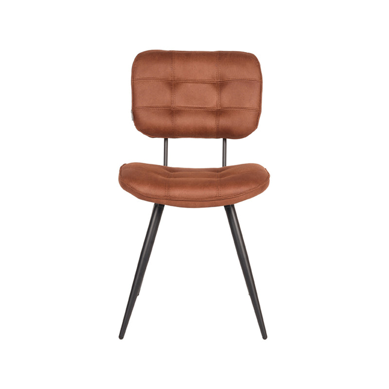 LABEL51 Gus eetkamerstoel in cognac microvezel met doorgestikt patroon en een zwart metalen onderstel.