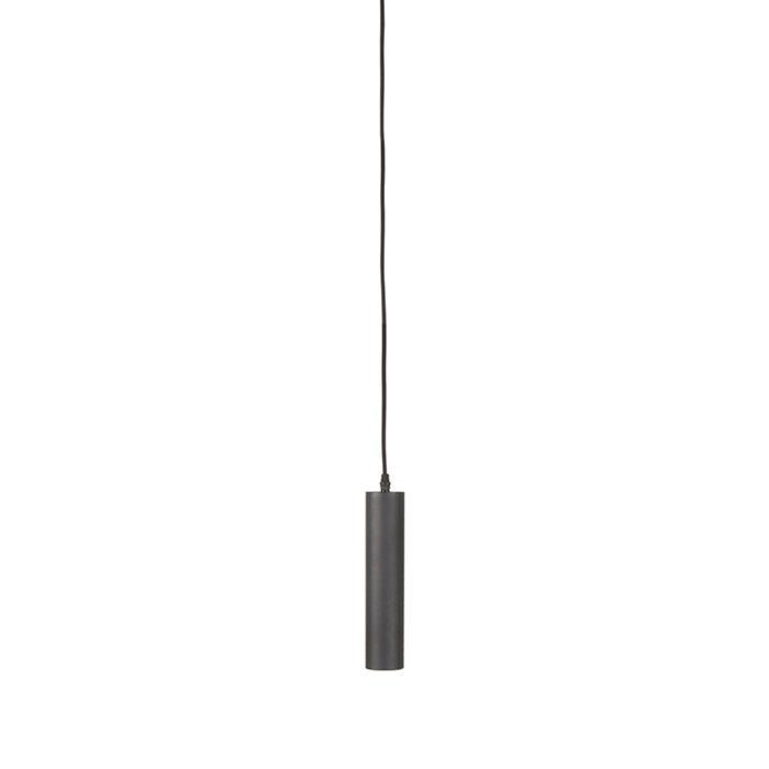 LABEL51 Ferroli hanglamp in zwart metaal met een slank, cilindervormig design van 150 cm hoog.