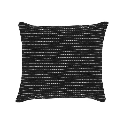 Vierkant zwart katoenen sierkussen van 45x45 cm met een ivoorkleurig geweven streepdessin en textuur.
