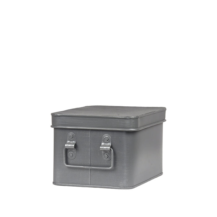 Compacte LABEL51 media-opbergkist van antiek grijs metaal met handvat, afmeting 22x17x13 cm.