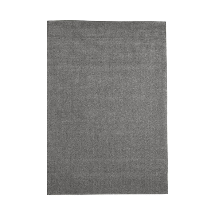Rechthoekig antraciet wollen vloerkleed Wolly van 200x300 cm met subtiel gestanst lijnenspel.