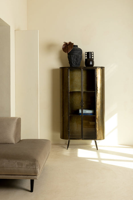 PTMD Spacer opbergkast van messingkleurig ijzer en glas, 38x91 cm, met twee glazen deuren op slanke metalen poten.