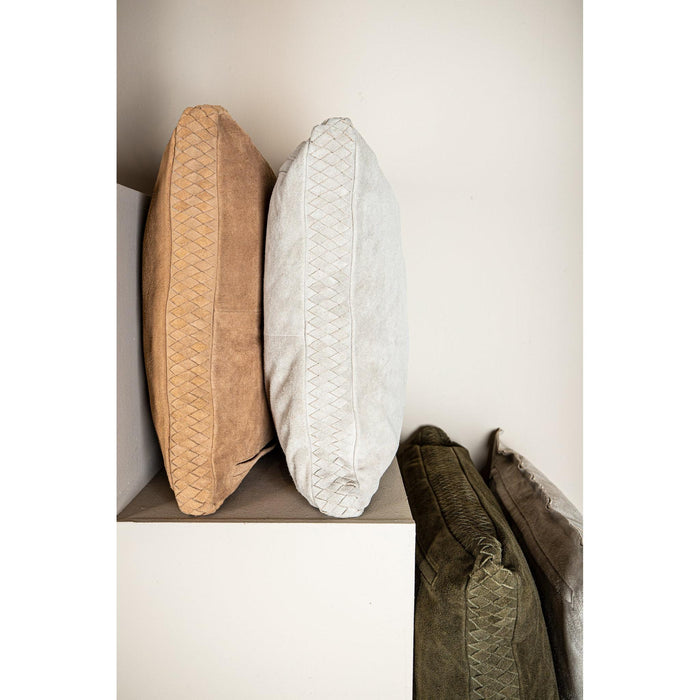 PTMD PTMD Suky Taupe Suède Leer Sierkussen Vierkant – Luxe Woondecoratie-Kussens-PTMD
