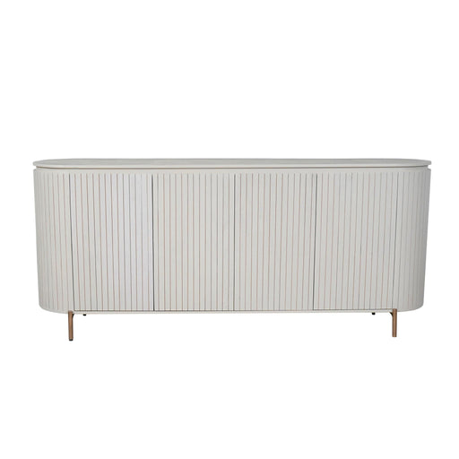 Zandkleurig mangohouten dressoir Solana van 210 cm breed met drie geribbelde deuren en een slank metalen onderstel.